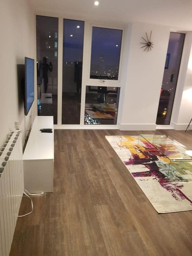 High View Two Bedroom Apartment In Woolwich ロンドン エクステリア 写真