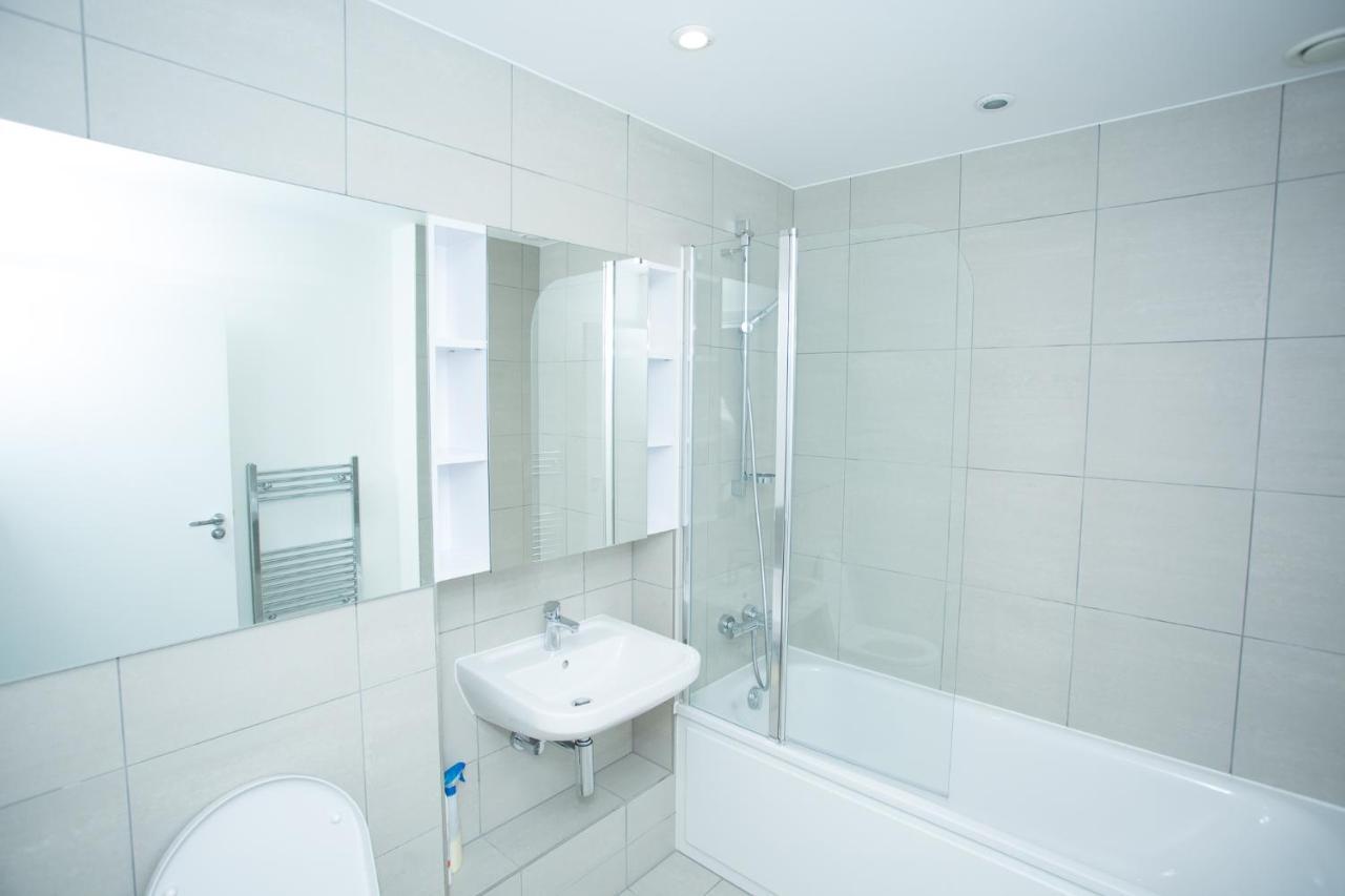 High View Two Bedroom Apartment In Woolwich ロンドン エクステリア 写真